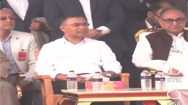 মঞ্চের রাজনীতি বদলে দিলেন তারেক রহমান, নির্ধারিত চেয়ারে না বসে বসলেন প্লাস্টিকের চেয়ারে